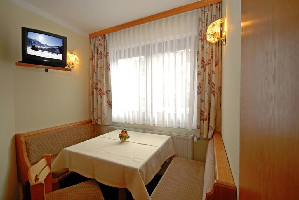 Pension Riedlsperger Saalbach-Hinterglemm Ruang foto